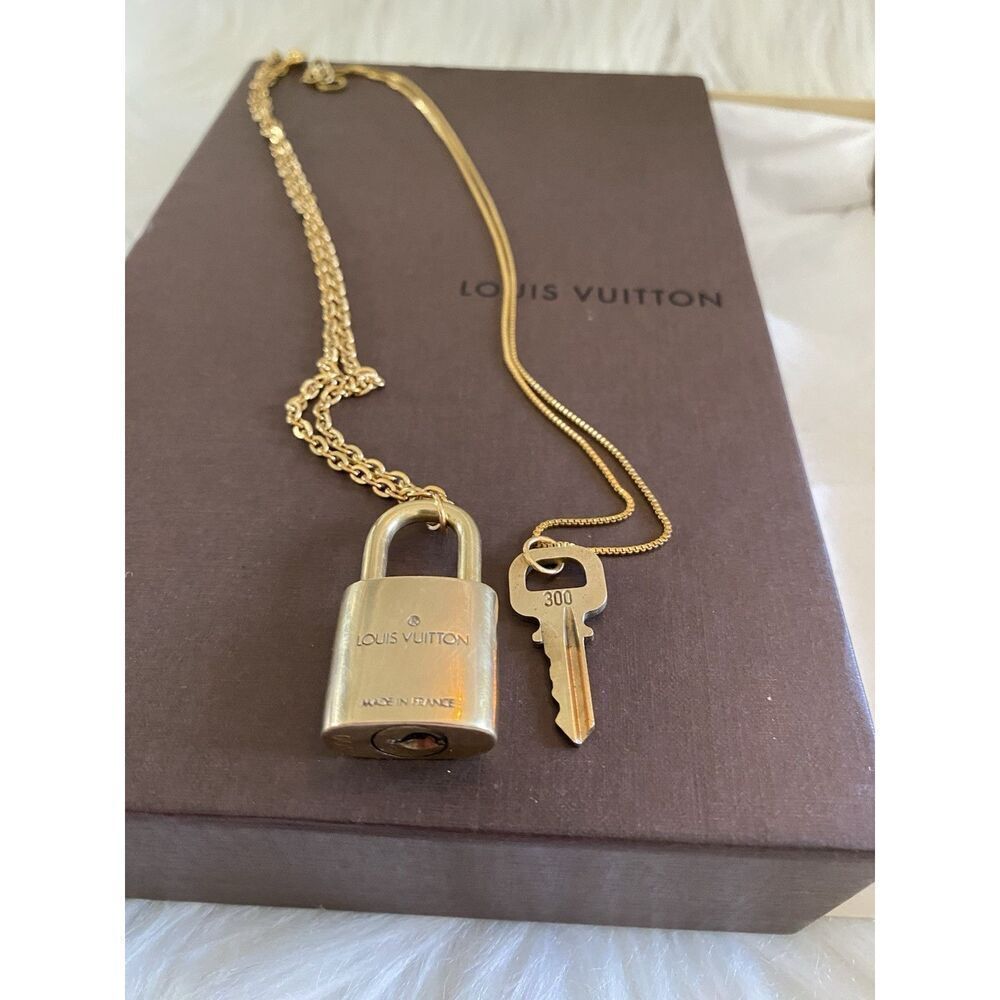 🛍️ Louis Vuitton Authentic Lock And Key Set With Unbranded Chains